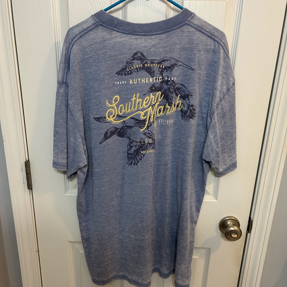 Southern Marsh Heather Blue Graphic Tee. Size XL